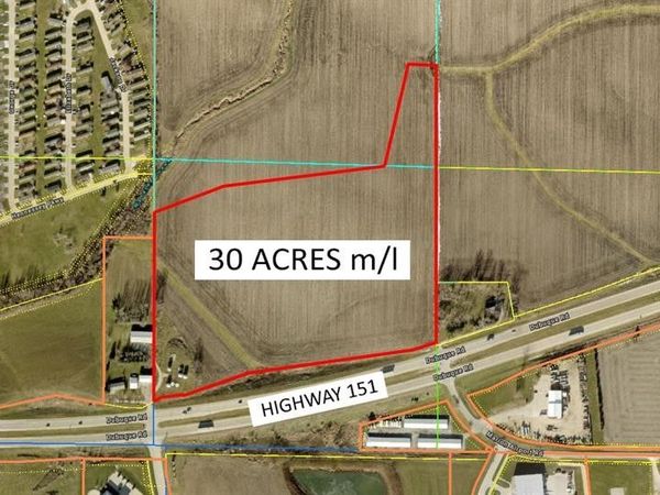 Hwy 151 , Marion, IA 52302