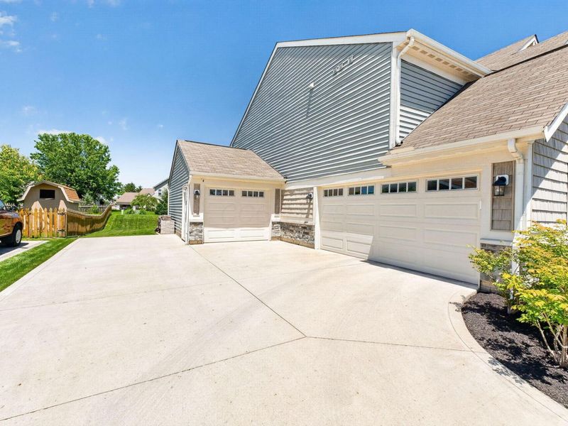 1449 Adena Pointe Drive, Marysville, OH 43040 Photo 3