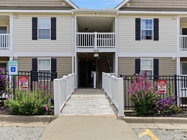 5600 NE 80th Terrace, Unit 2C, Kansas City, MO 64119