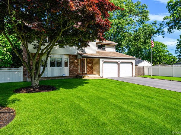 18 Deer Park Boulevard , Deer Park, NY 11729