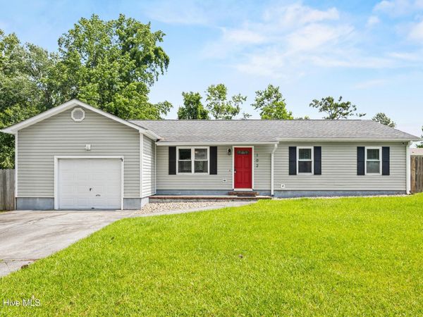 102 Natalie Lane, Hubert, NC 28539
