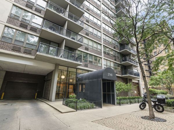 2740 N Pine Grove Avenue , Unit 17B, Chicago, IL 60614