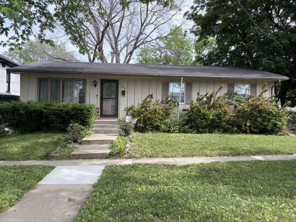 812 10th Street, De Witt, IA 52742