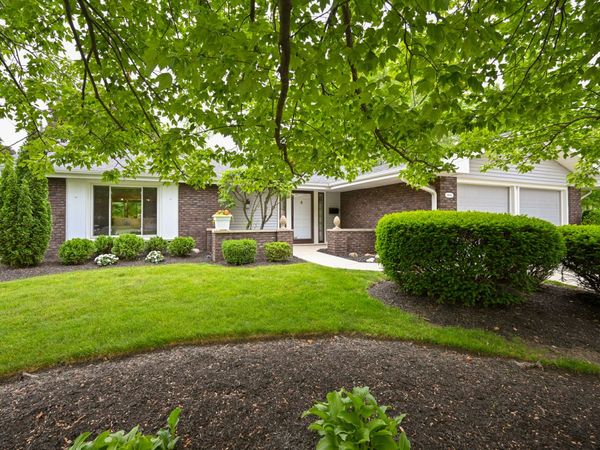 23W303 Cambridge Court , Glen Ellyn, IL 60137