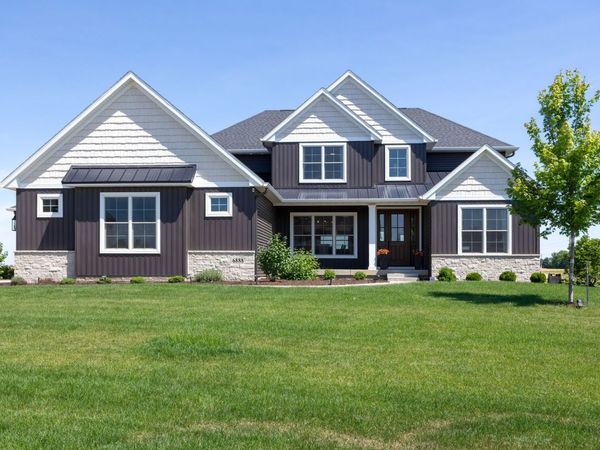 6888 Wilderness Pointe , Bettendorf, IA 52722