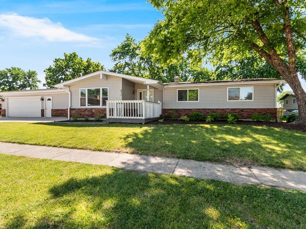 211 Indian Oaks Drive , Minooka, IL 60447