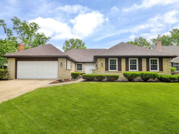 541 Williamsburg Road , Glen Ellyn, IL 60137