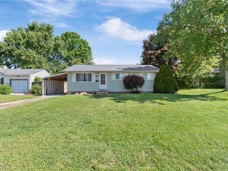 915 Valley Drive NW, North Canton, OH 44720 Photo 1