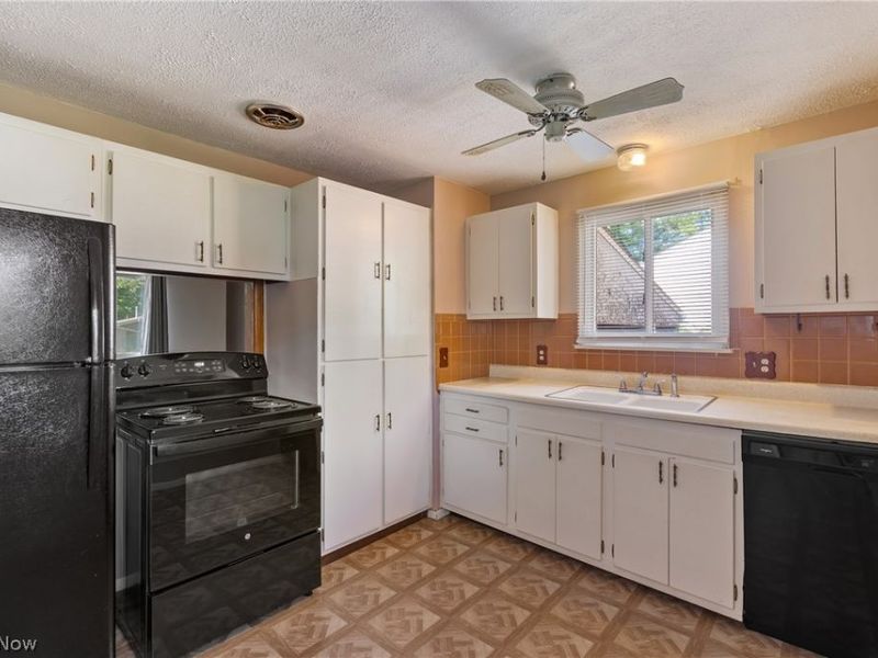 915 Valley Drive NW, North Canton, OH 44720 Photo 11