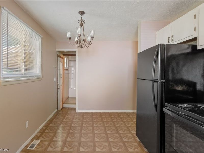 915 Valley Drive NW, North Canton, OH 44720 Photo 12