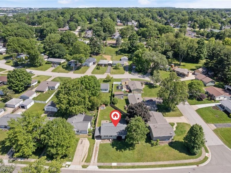 915 Valley Drive NW, North Canton, OH 44720 Photo 3