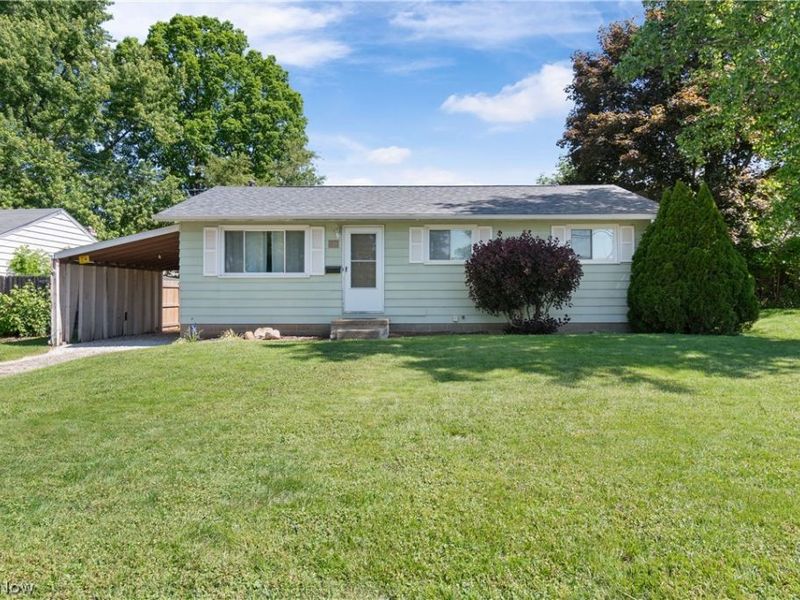 915 Valley Drive NW, North Canton, OH 44720 Photo 4