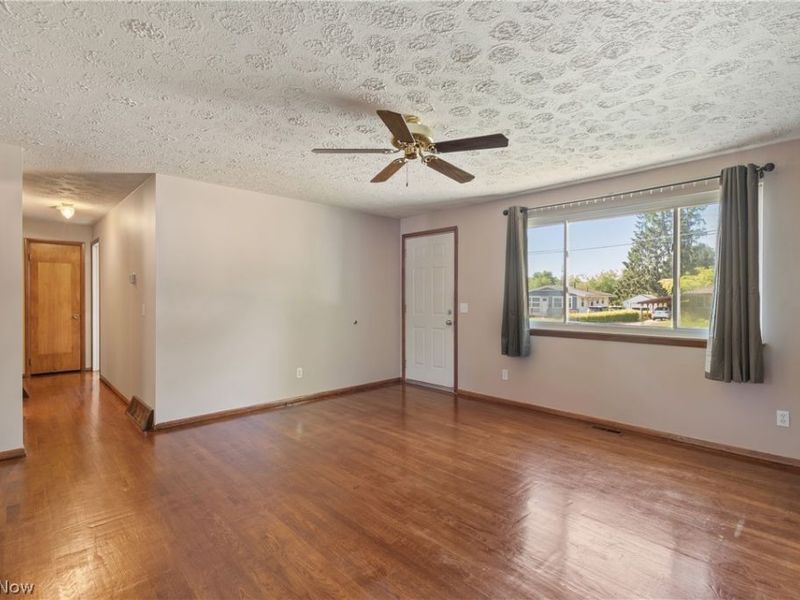 915 Valley Drive NW, North Canton, OH 44720 Photo 7