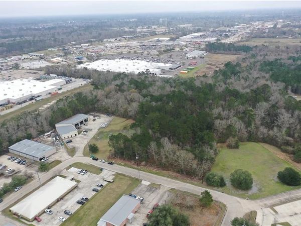 131-133 ROBIN HOOD Drive , Hammond, LA 70403