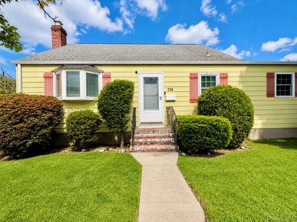 Massapequa, NY 11758