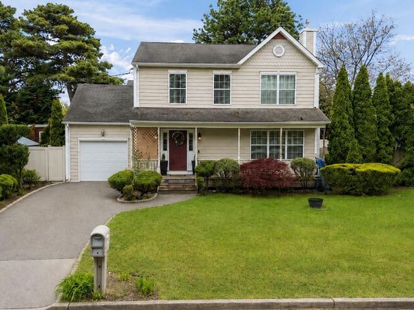 502 Martha Avenue, Bellport, NY 11713