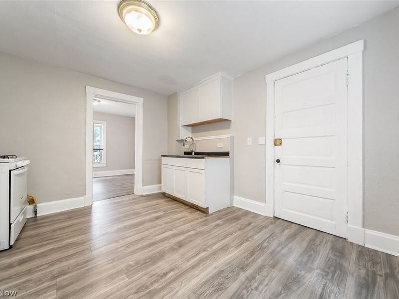 2036 Lark Street , Lakewood, OH 44107 Photo 5