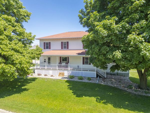 512 Pleasant Street, Sumner, IA 50674