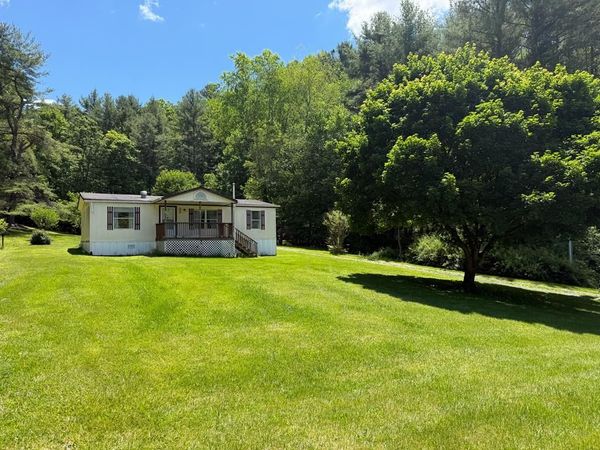 1556 Hollywood Glace Road, UNION, WV 24983