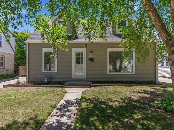 1919 E Norwich AVENUE, Saint Francis, WI 53235