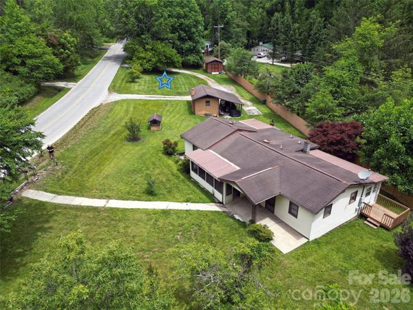 22 Mcminn Road , Hendersonville, NC 28792