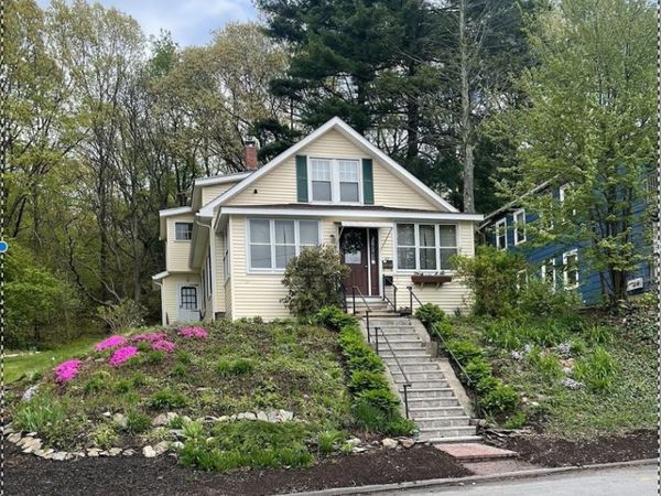 27 Malvern Rd, Worcester, MA 01610