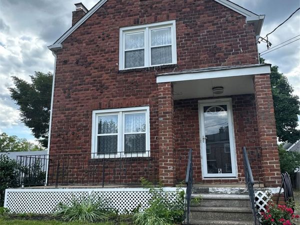 5 Ashwood Road , Port Washington, NY 11050