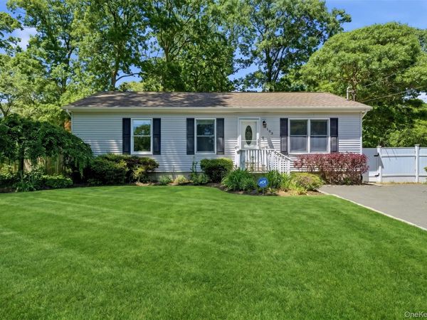 103 Hampton Avenue , Mastic, NY 11950
