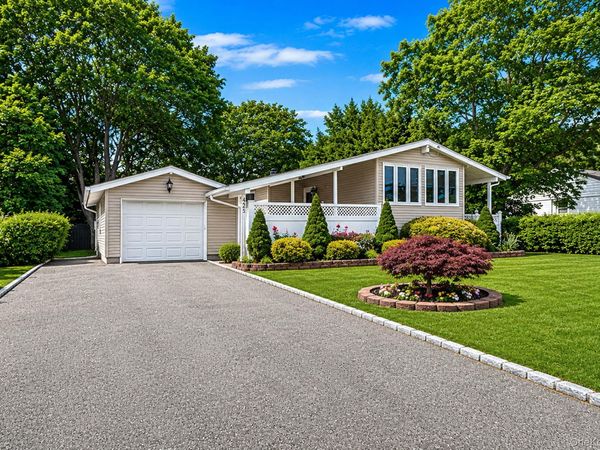 425 Old Country Road , Deer Park, NY 11729