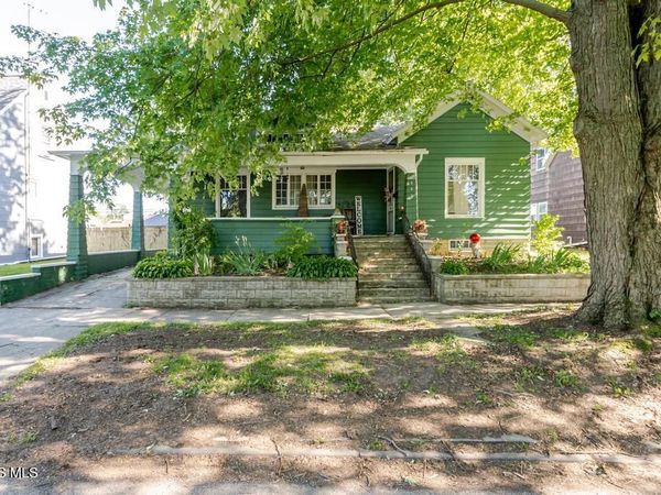 449 College Avenue , Fostoria, OH 44830