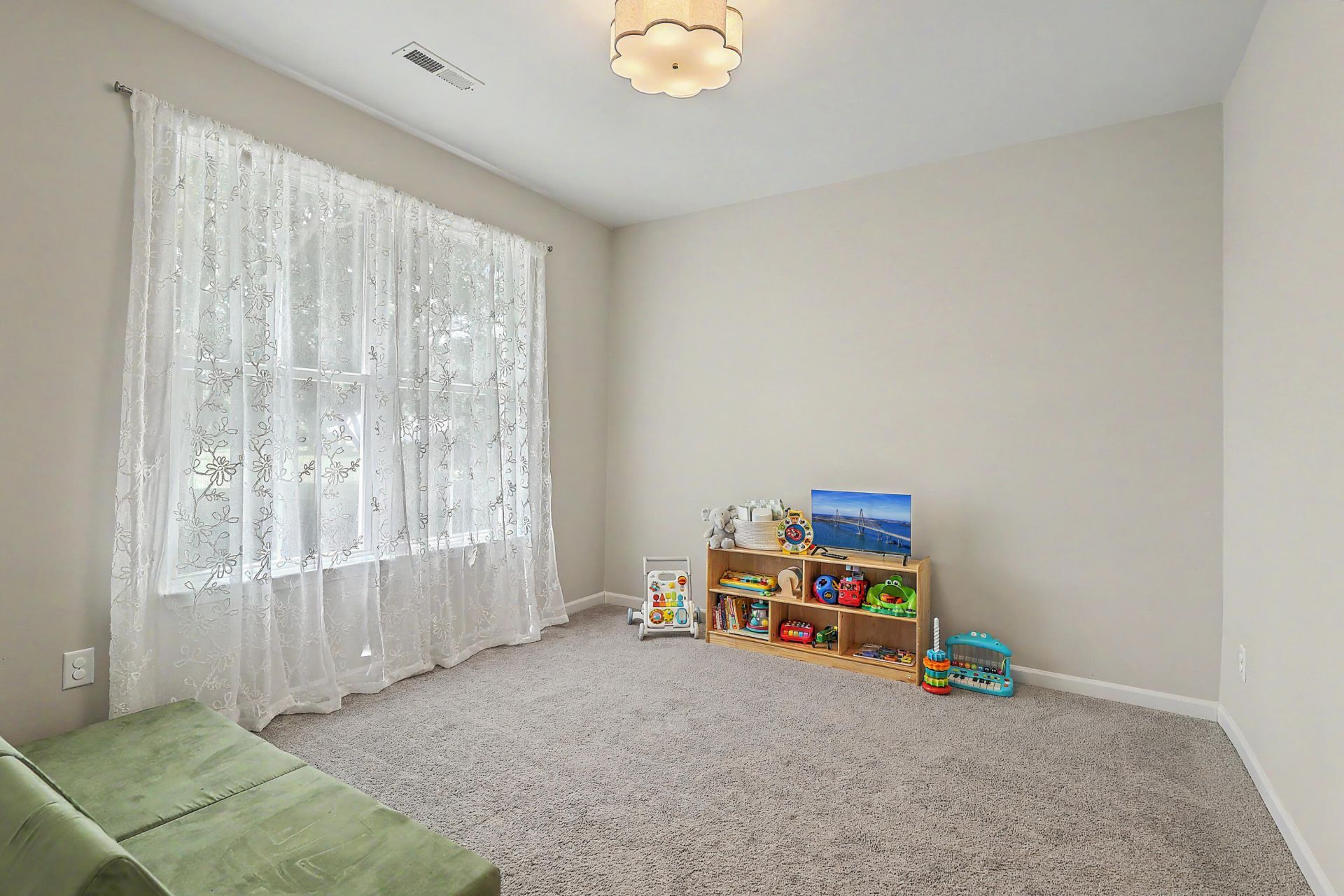 126 Red Leaf Boulevard Photo 13