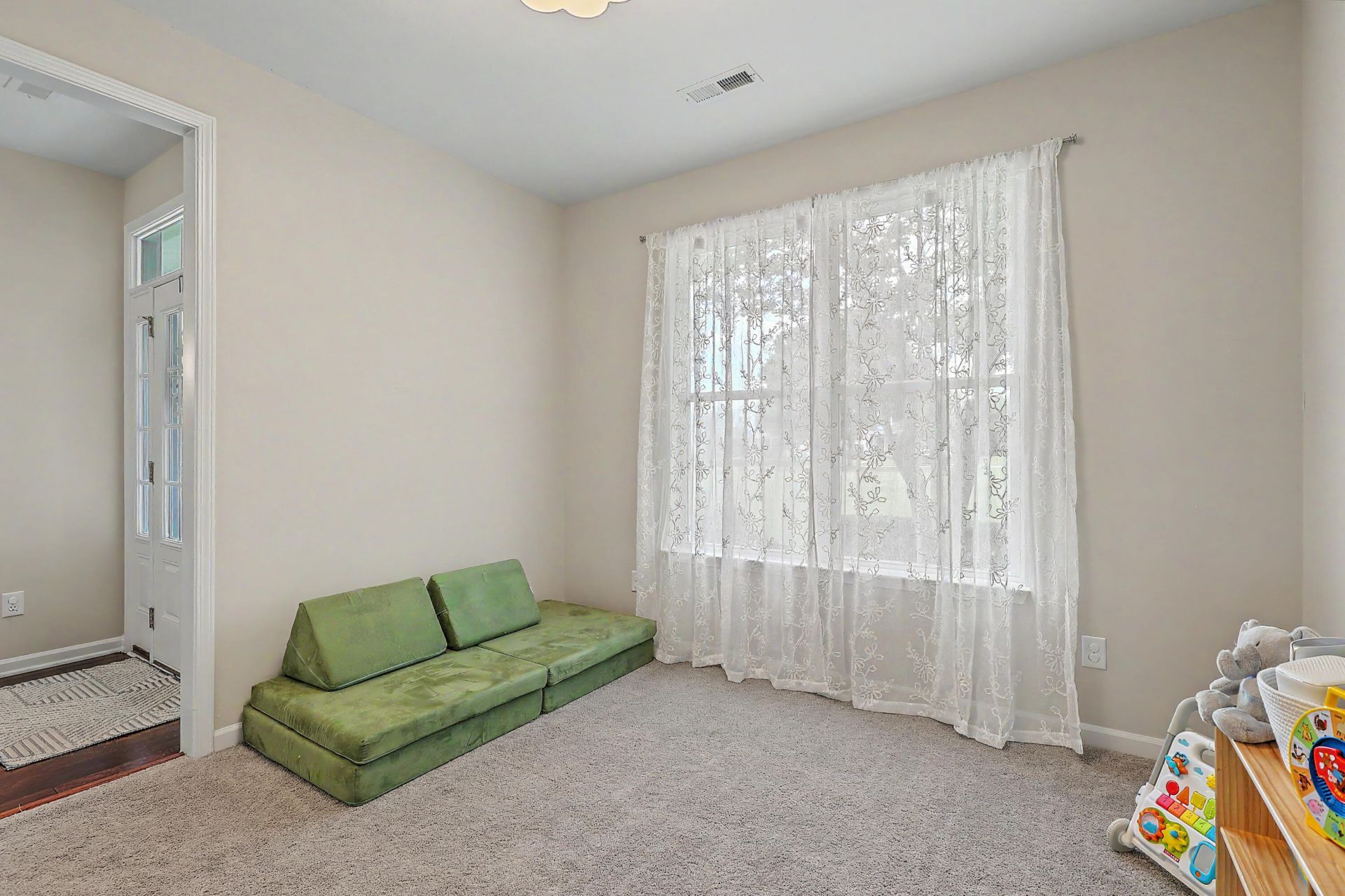 126 Red Leaf Boulevard Photo 14