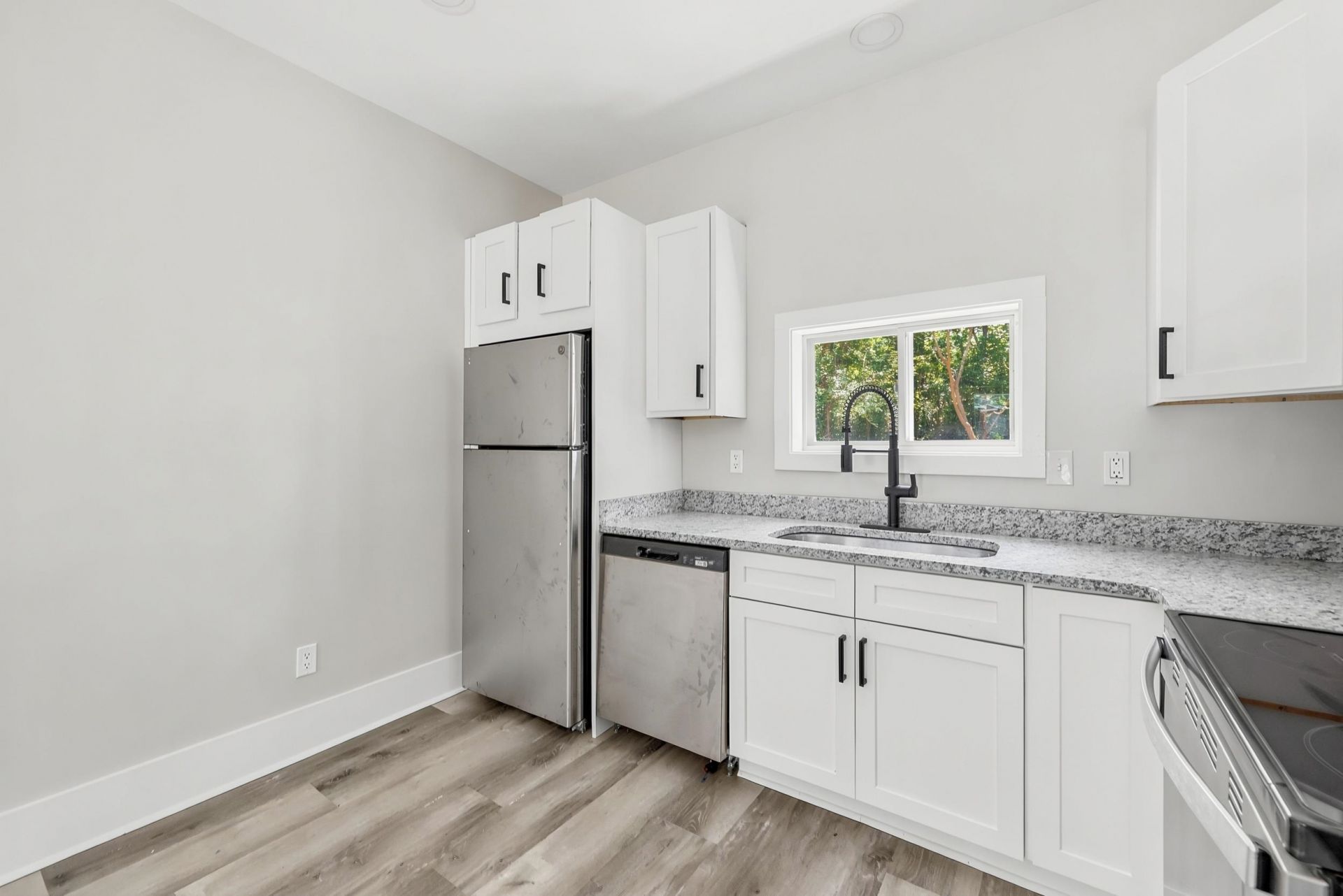 730 Anderson St. Photo 10
