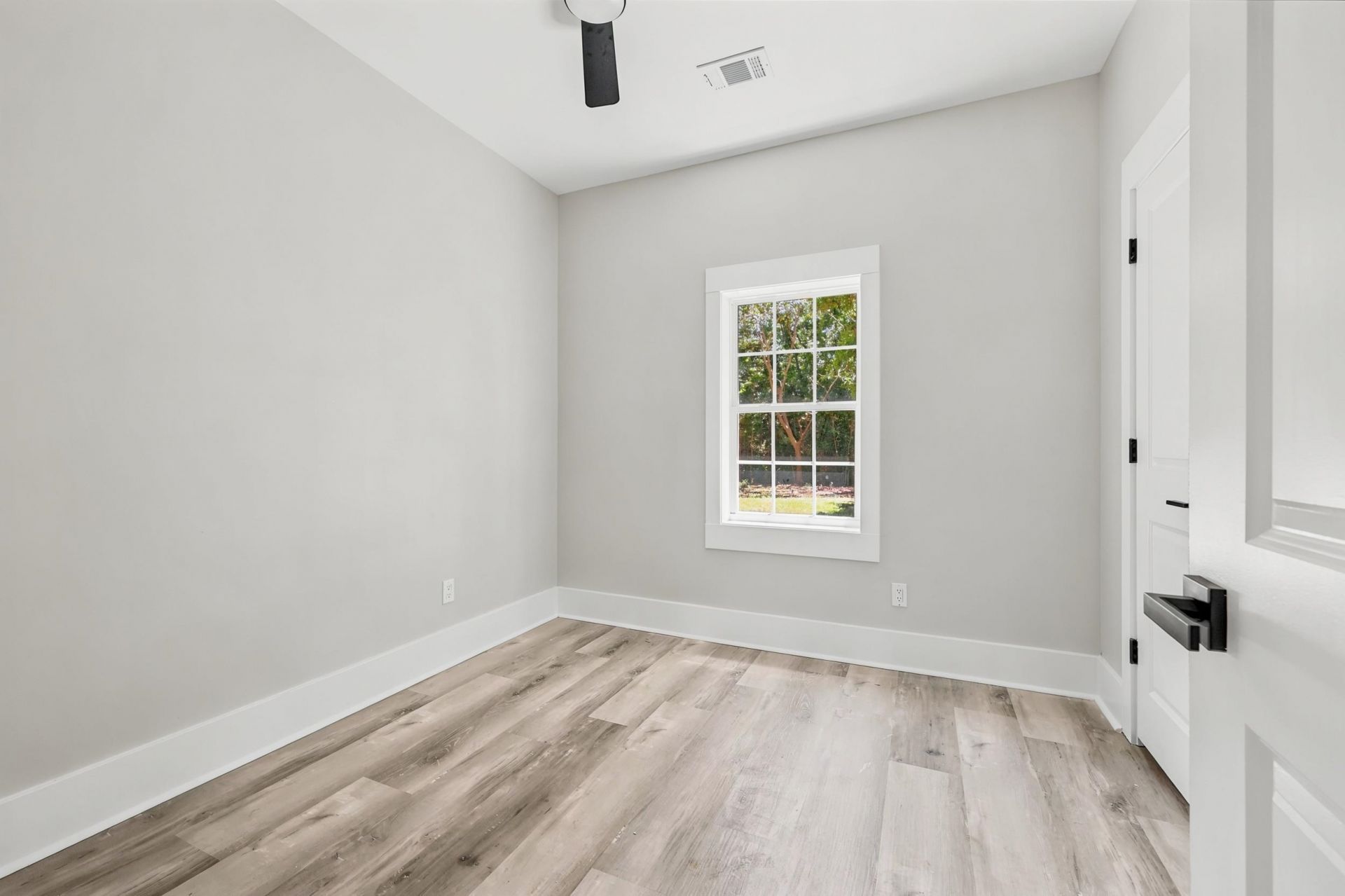 730 Anderson St. Photo 11