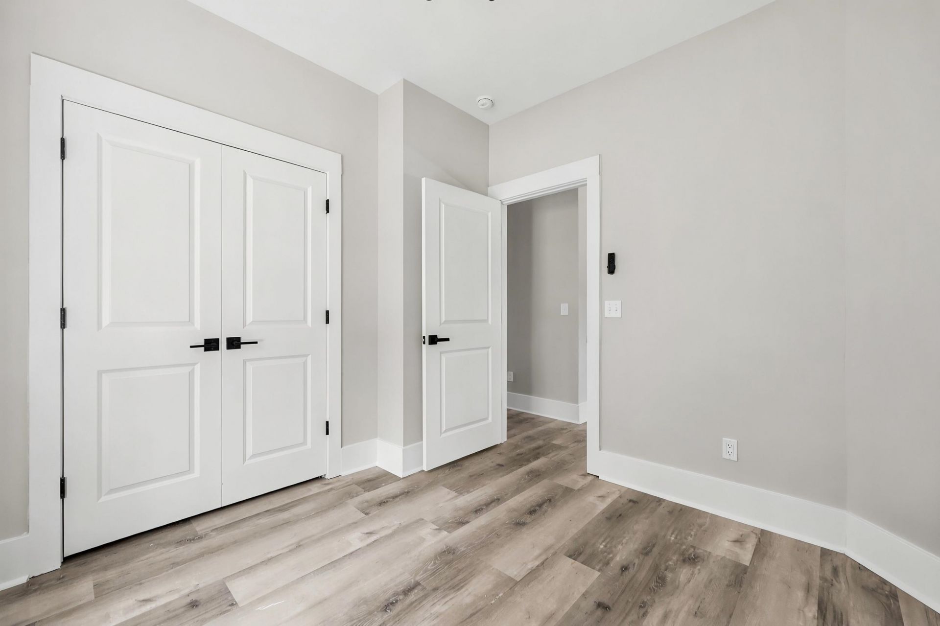 730 Anderson St. Photo 12