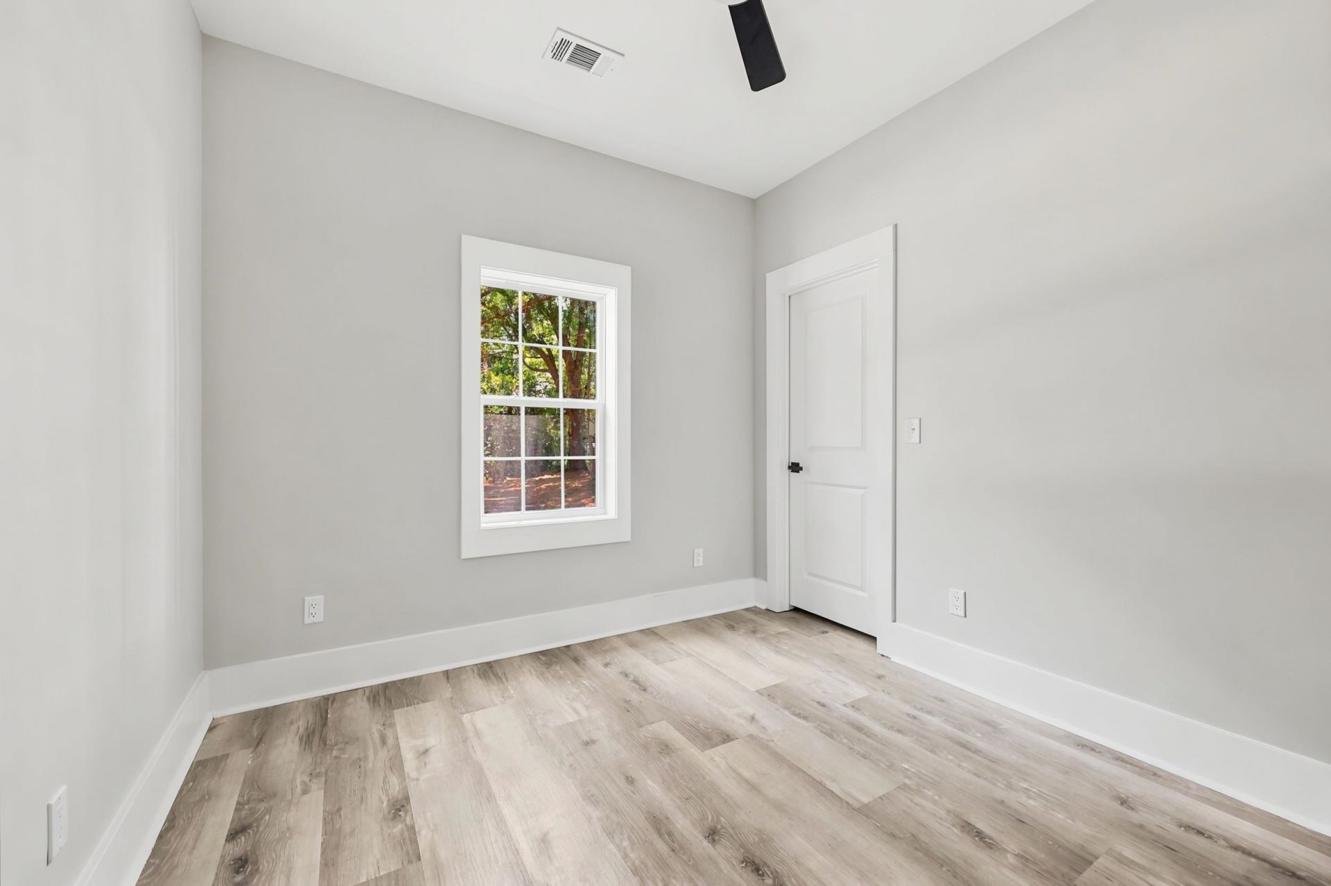 730 Anderson St. Photo 14