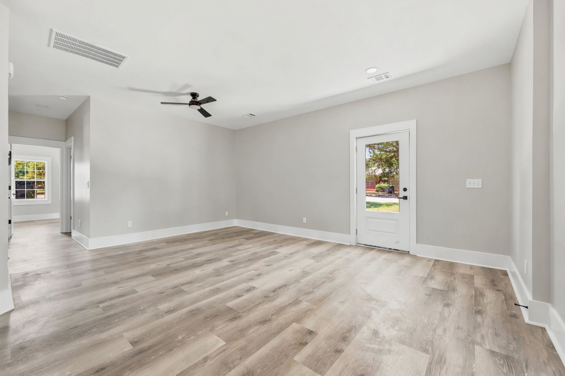 730 Anderson St. Photo 4