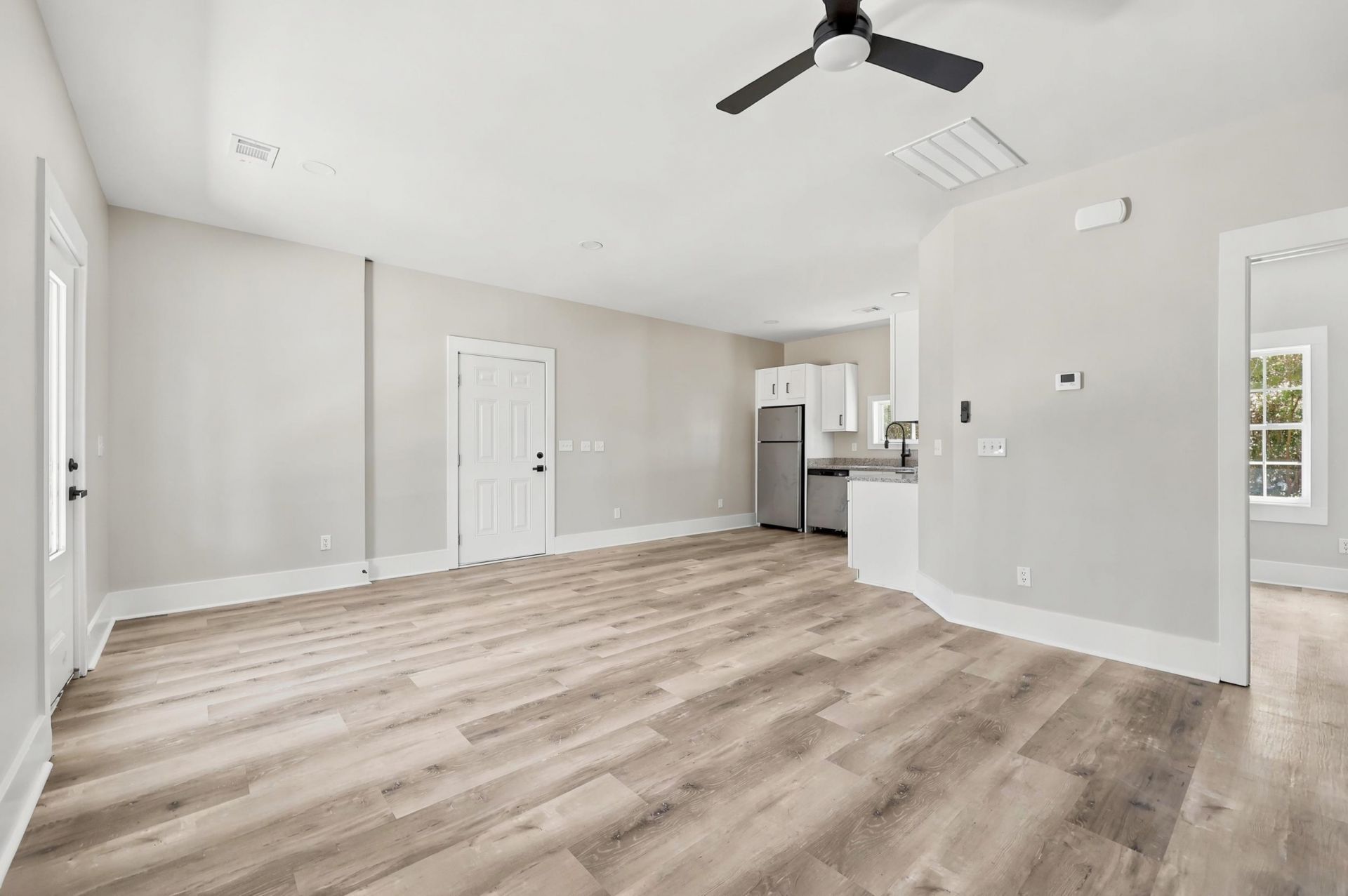 730 Anderson St. Photo 6