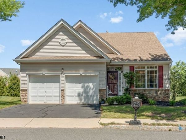 32 Benjamin St, Franklin, NJ 08873