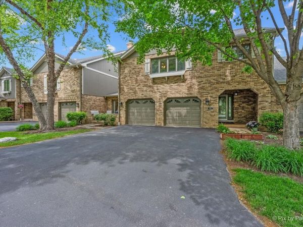 65 Country Club Drive , Bloomingdale, IL 60108