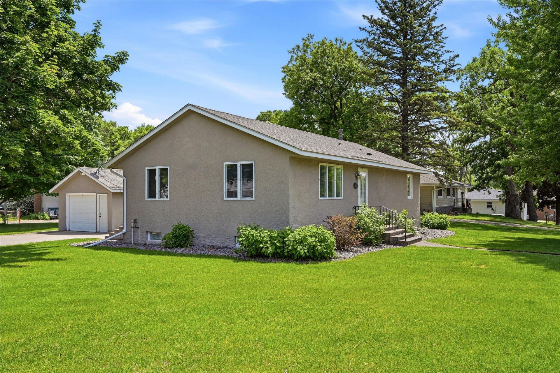 842 Xenia Avenue NW, Elk River, MN 55330