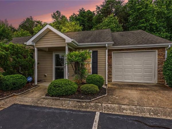 2957 Hyde Place Circle , Winston-Salem, NC 27103