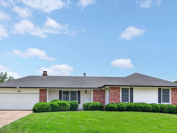 2926 E Ridgeview Street , Springfield, MO 65804