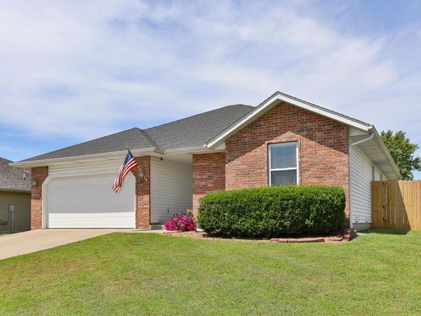511 S Elgin Avenue , Bolivar, MO 65613