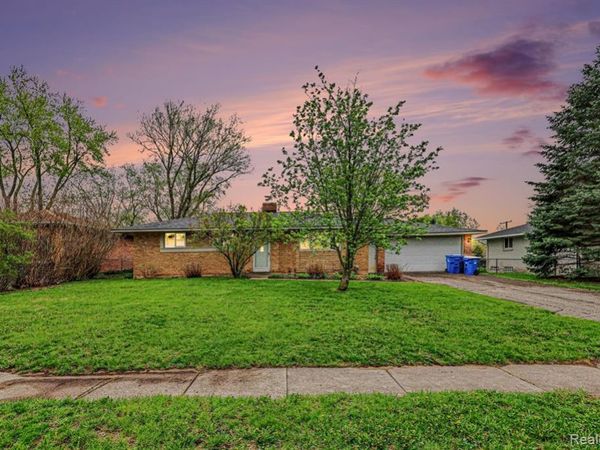 3688 Breaker Street , Waterford Twp, MI 48329