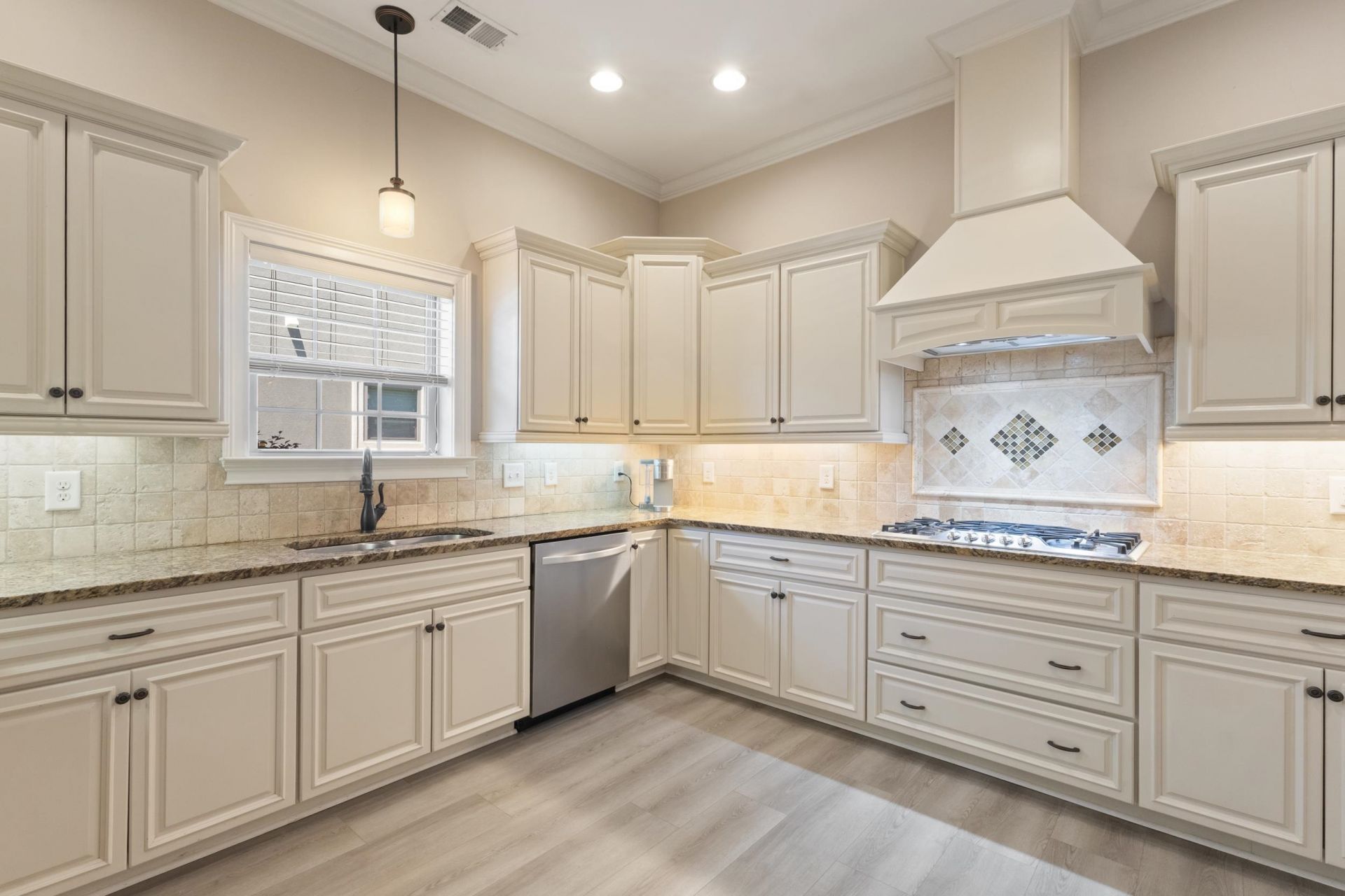 809 Bluffview Dr.  Photo 19