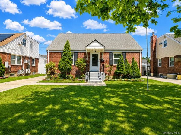 43 McAlester Avenue , Hicksville, NY 11801