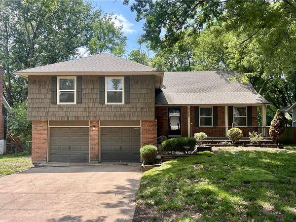 6220 Greenwood Drive, Shawnee, KS 66216