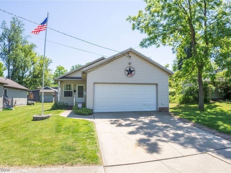906 Ivor Avenue , Akron, OH 44314 Photo 1