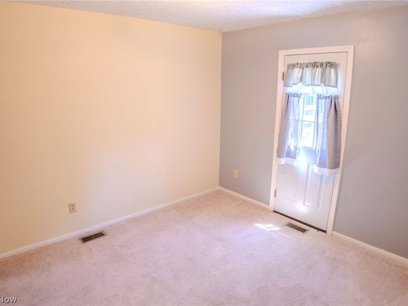 906 Ivor Avenue , Akron, OH 44314 Photo 10